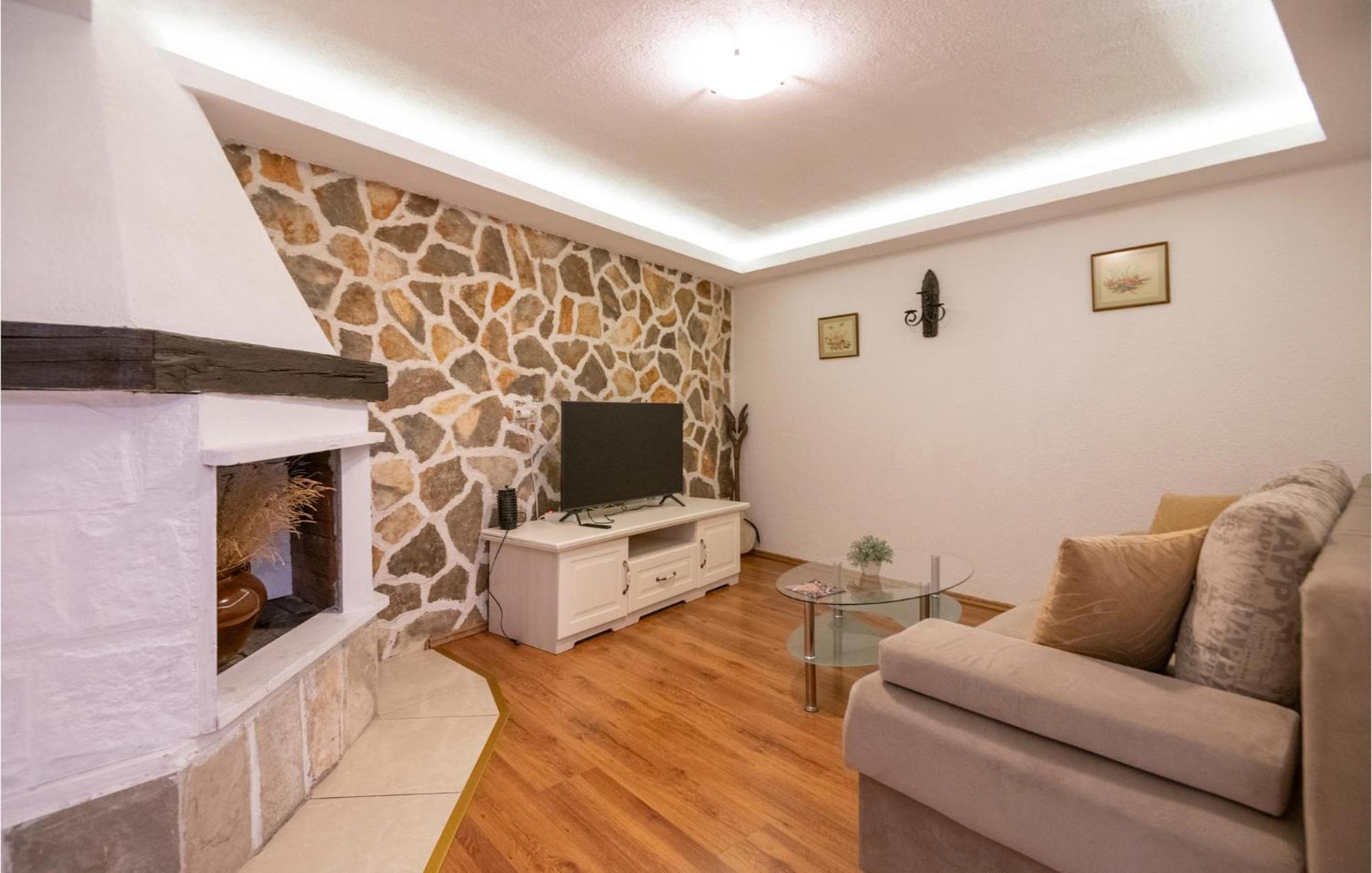 Beautiful Home In Makarska With Kitchen Zewnętrze zdjęcie